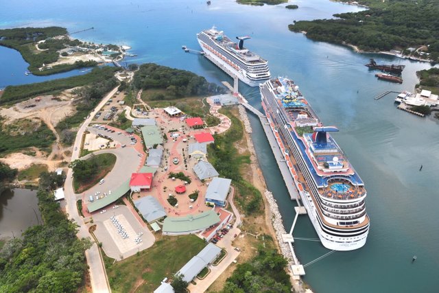 Mahogany-Bay-Port-Isla-De-Roatan.jpg
