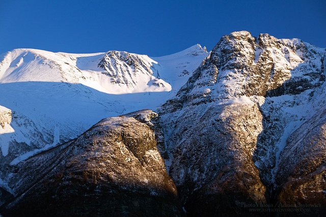 TR004-Tussdalsnebba_and_Vinnufjellet.jpg