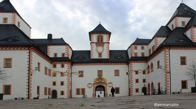 3d-Schlosshof2.jpg