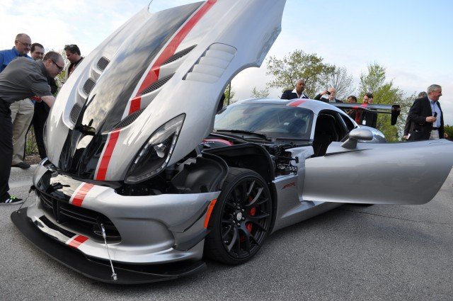 dodge-viper_100510432_m.jpg