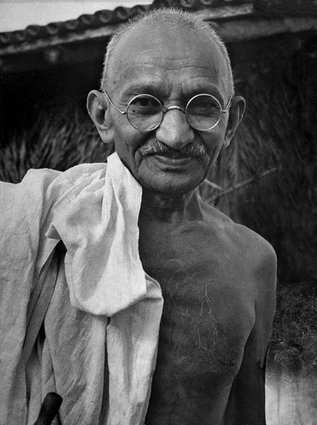 mahatma-gandhi-by-henri-cartier-bresson.jpg