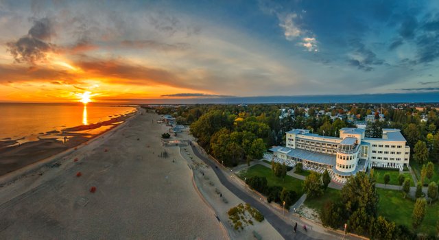 Sunset_in_Pärnu_beach_(1).jpg