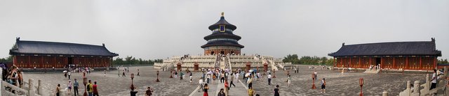 Temple_of_Heaven,_Beijing,_China_-_010_edit.jpg