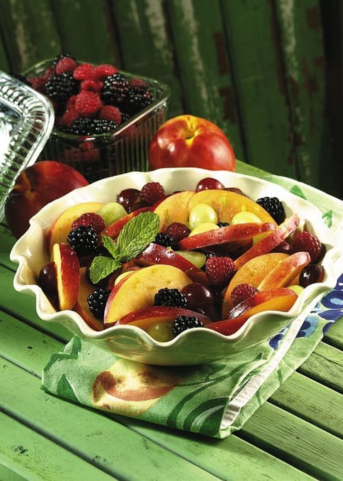 2011-07-17-how-to-make-fruit-salad-500.jpg