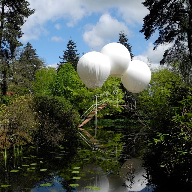 Pont-de-Singe-balloon-bridge_Olivier-Grossetête_advent-calendar_dezeen_sqb (1).jpg