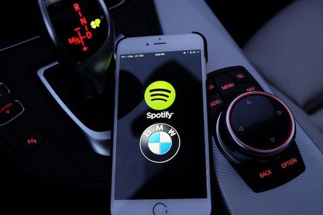 car-connected-apps-smartphone-infotainment-systems-apps.jpg