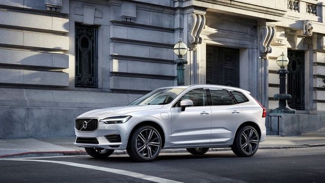 Volvo-XC60-FrontSideView-Title.jpg