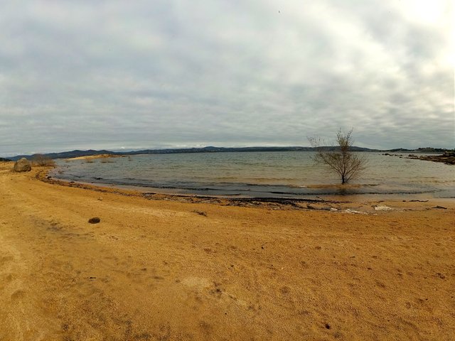 YIAC0698-beach-lake-the-rain-today.#122.jpg