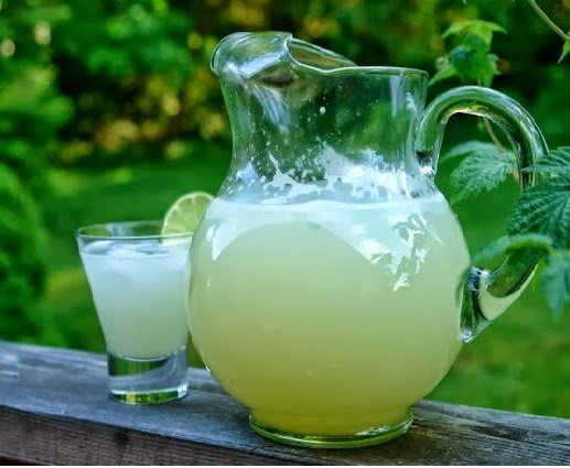 una-vitaminas-para-el-higado-jugo-de-limon.1.jpg