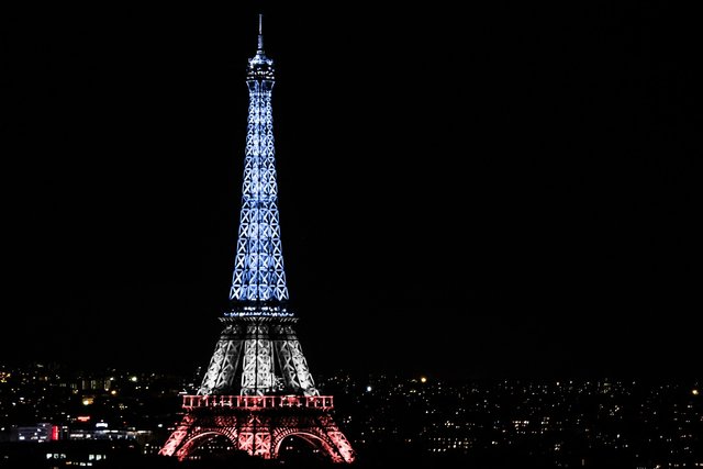 eiffel-tower-1975412_1920.jpg