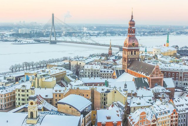 Aerial_view_of_Riga_in_winter_25998.jpg