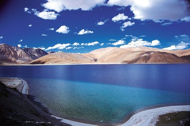 Pangong-tso-lake-Ladakh.jpg