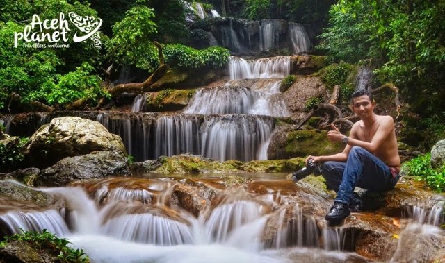 air+terjun+peucari__acehplanet.jpg