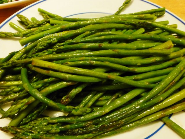 Steamed Asparagus.JPG