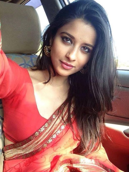 15f62300b1633b64ec09ca74d0a484ea-indian-actresses-beauty.jpg
