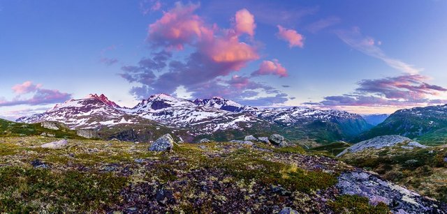 Valley of Crimson Peaks_DSC4496-Pano_1000px.jpg