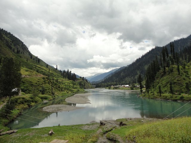 neelum-river--752331064.jpg