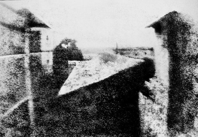 1024px-View_from_the_Window_at_Le_Gras,_Joseph_Nicéphore_Niépce,_uncompressed_UMN_source.png