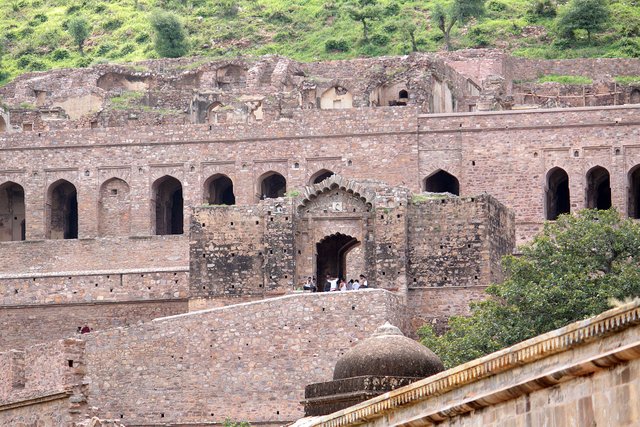 1280px-Haunted-bhangarh-fort-rajasthan.jpg