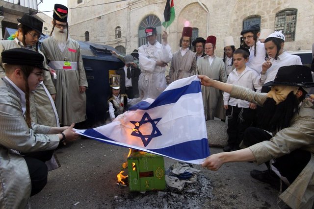 that awkward moment when real jews burn the zionist flag.jpg