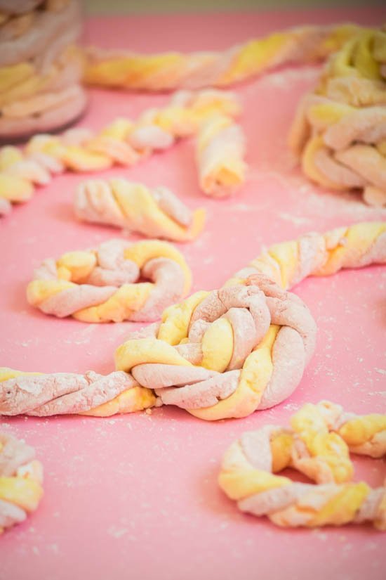 How to Make All-Natural Fruity Marshmallow Ropes (7).jpg