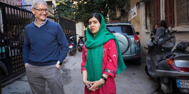 tim_cook_and_malala_yousafzai_01212018.jpg