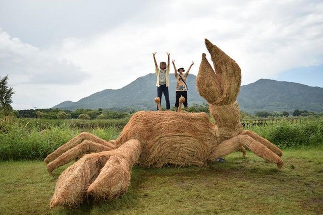 Of course it's a giant crab photo-Wara Art Masuri.jpg