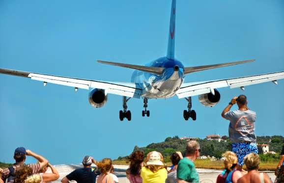 Skiathos International Airport, Yunani.jpg