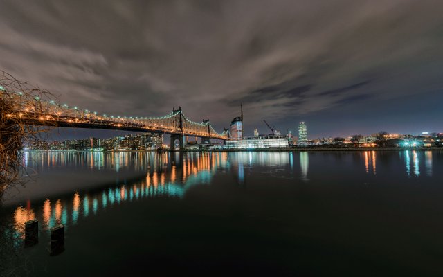 NYC_Brücke_Spielplatz.jpg