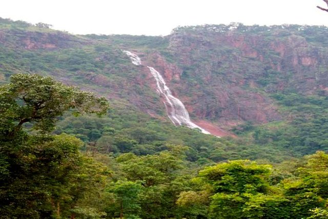 Khandhadhar_Falls_Rourkela.jpg