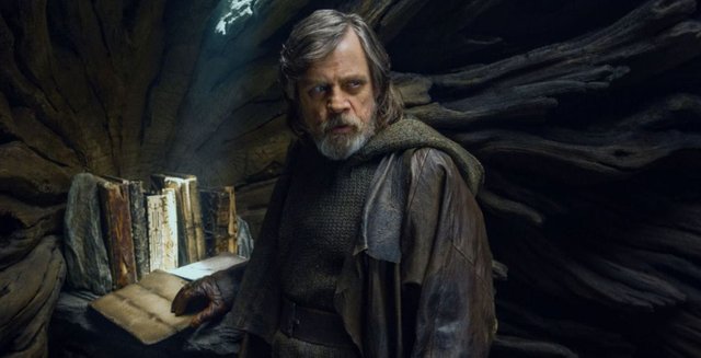 Luke-Skywalker-The-Last-Jedi-Ahch-To-Books.jpg