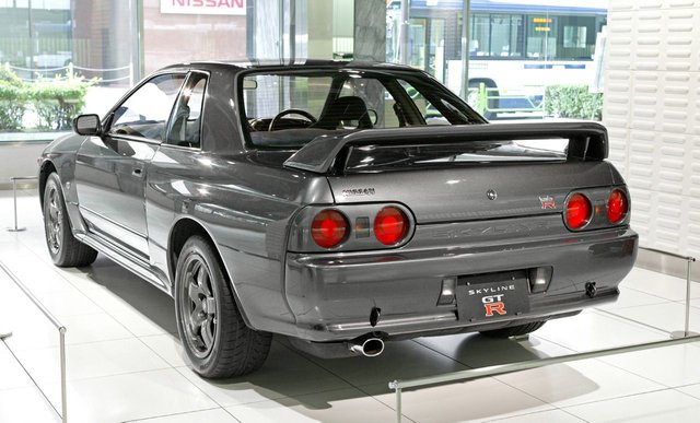 nissan-skyline-gtr-r32-REAR.jpg