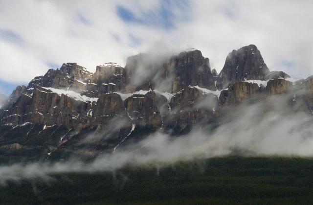 P5100276-foggy-rocky-mountains-banff-np-1680.jpg