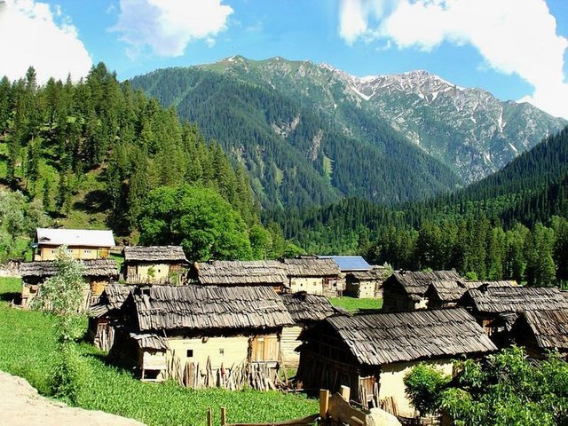 Neelum-Valley-Huts.jpg