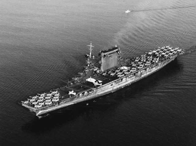 USS_Lexington_(CV-2)_leaving_San_Diego_on_14_October_1941_(80-G-416362).jpg