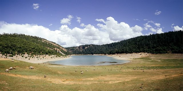 17.LakeAzigzigMiddleAtlas-1024x512.jpg