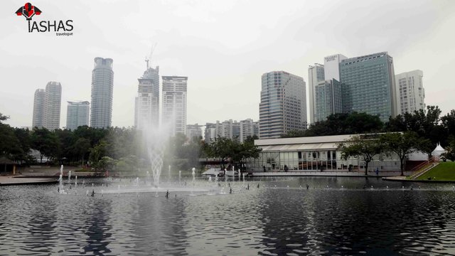 KualaLumpur Twin Towers Park.jpg