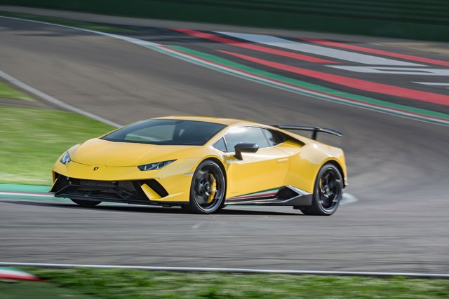 huracan_performante_yellow.016.jpg