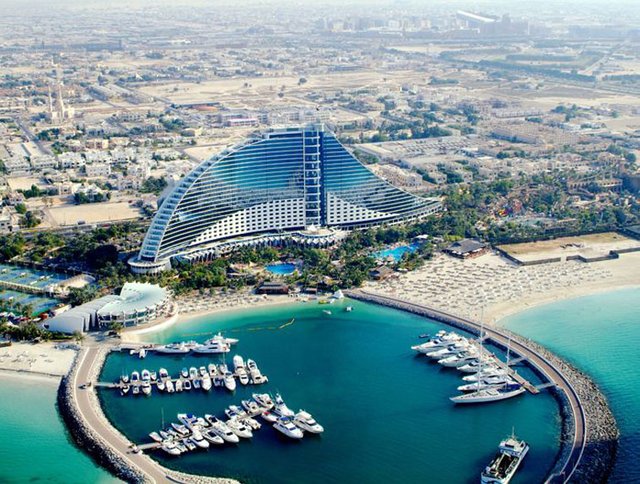 04-Jumeirah-Beach-Hotel.jpg