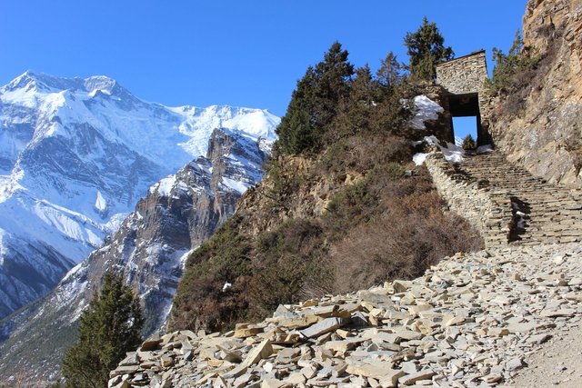 how to trek the annapurna circuit without a guide