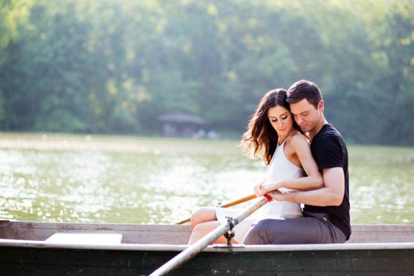 Romantic-Central-Park-Engagement-Photos-Modern-Wedding-Photography--600x400.jpg