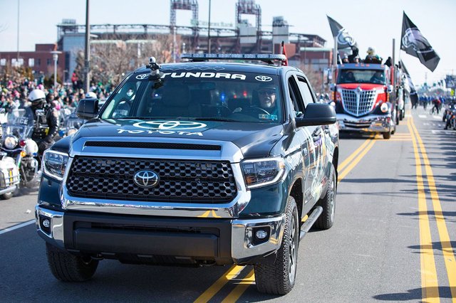 toyota-tundra-eagles-parade-1.jpg