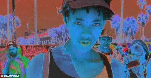 2B70A26F00000578-3201198-Musical_trip_Willow_Smith_released_a_music_video_for_her_song_Wi-m-14_1439832388700.jpg