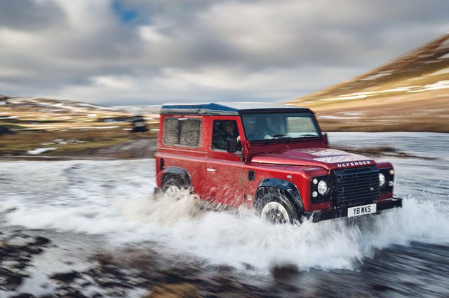 land-rover-classic-defender-works-designboom-03.jpg