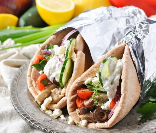 Slow-Cooker-Greek-Chicken-Gyros-7.jpg