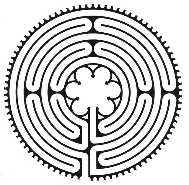 Chartres labyrinth.jpg