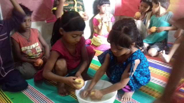 Kids washing hands