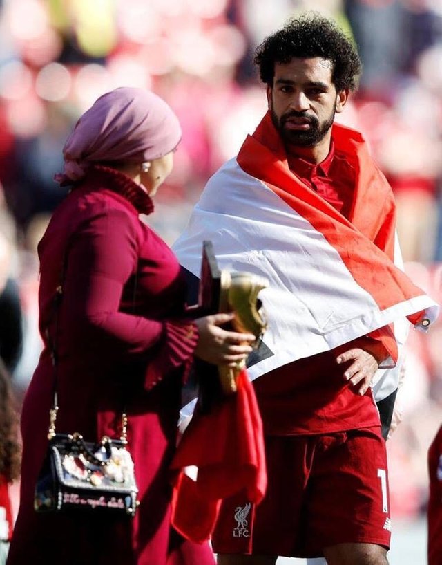 The First Official Appearance Of The Wife Of Mohammed Salah And His Daughter Steemit