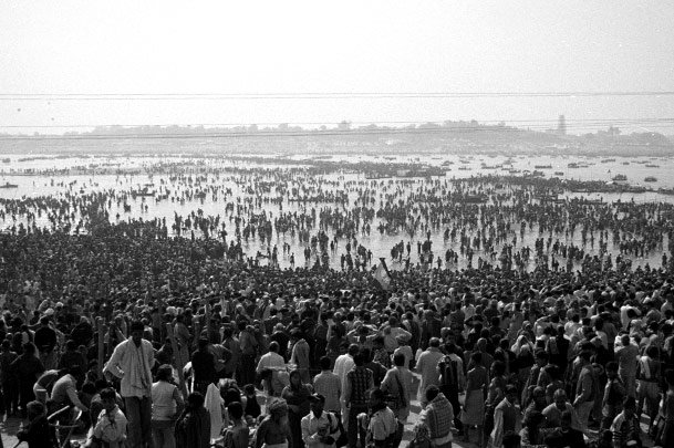 Kumbh_Mela_2001.jpg