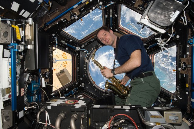 Thomas Pesquet plays sax on the ISS.jpg